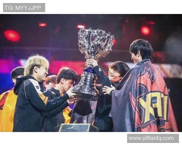 探讨FPX战队如何通过团队协作变革重塑英雄联盟赛场表现 探讨FPX战队如何通过团队协作变革重塑英雄联盟赛场表现